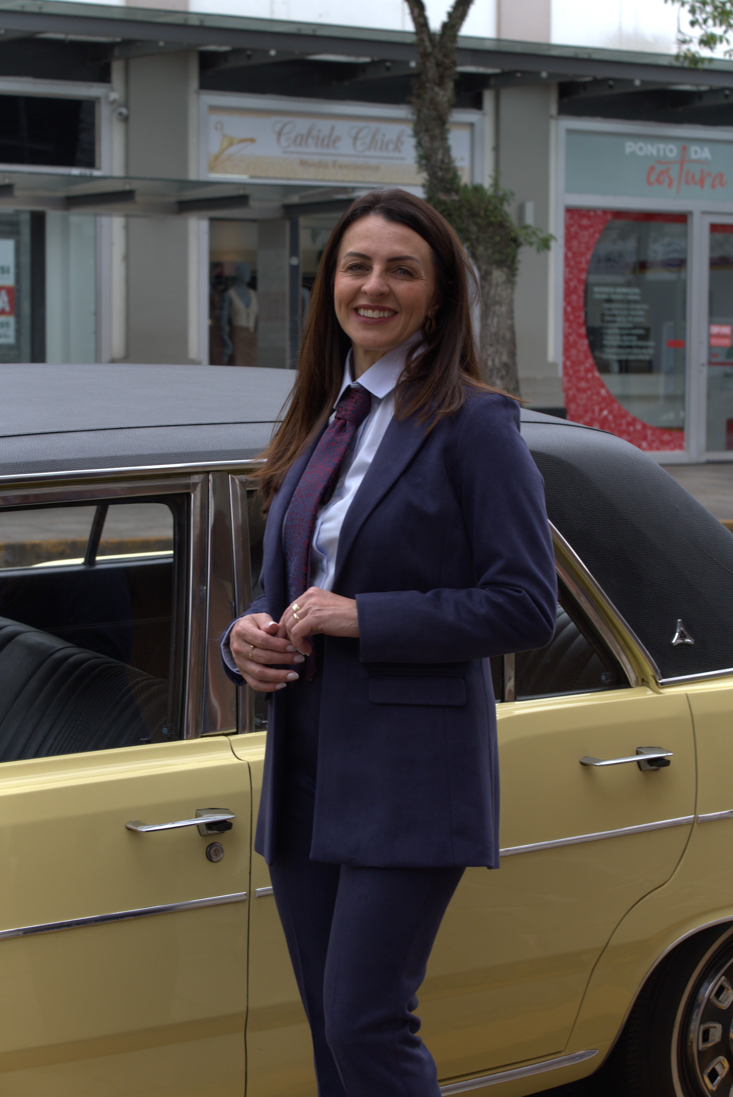 Blazer azul toque de veludo — fotografia da peça Cris Taglieber