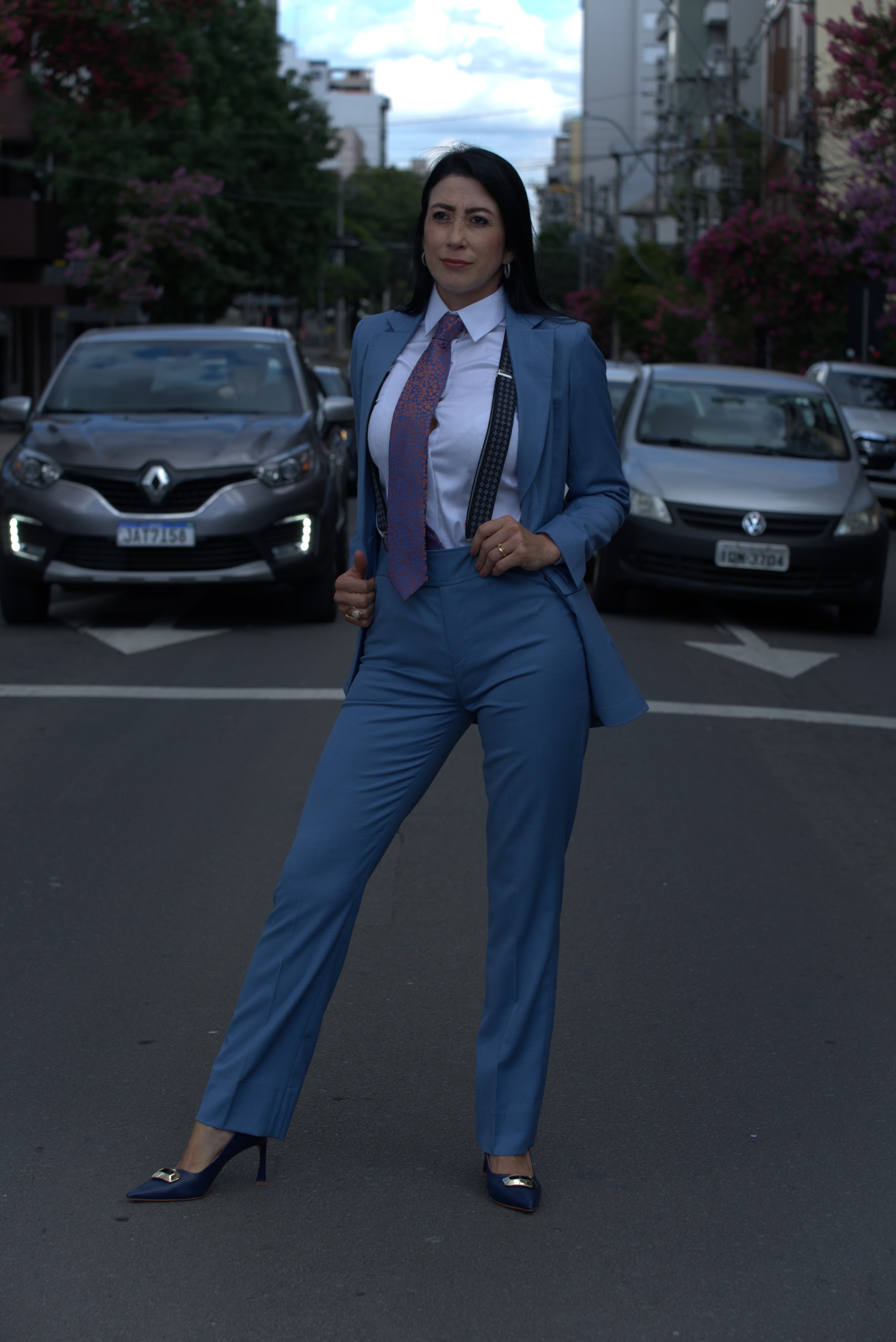 Calça azul claro olho de perdiz — fotografia da peça Cris Taglieber